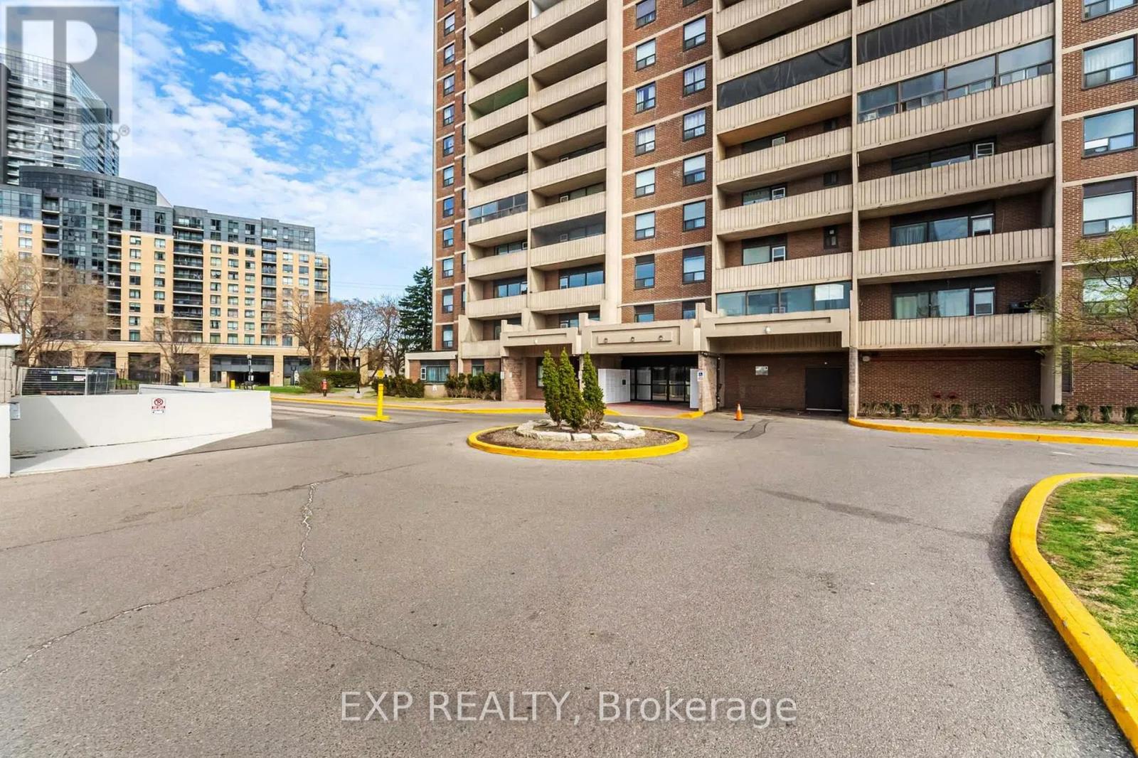 2006 - 3390 Weston Road, Toronto, Ontario  M9M 2X3 - Photo 2 - W12383293