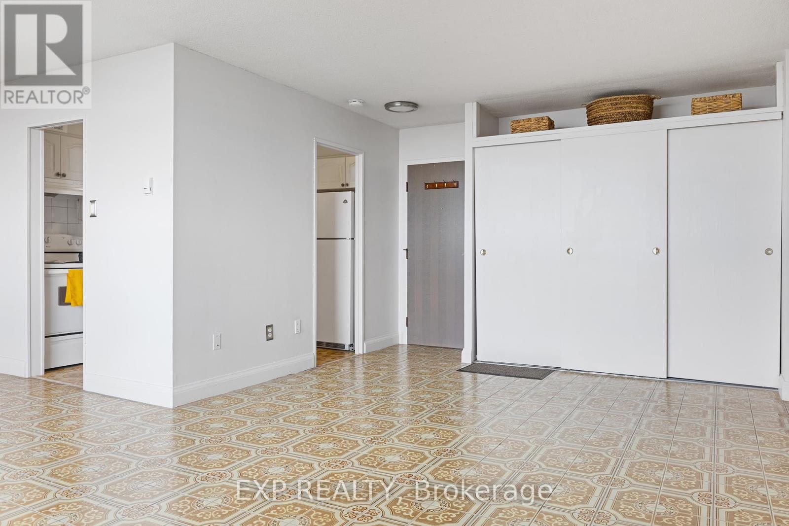 2006 - 3390 Weston Road, Toronto, Ontario  M9M 2X3 - Photo 6 - W12383293
