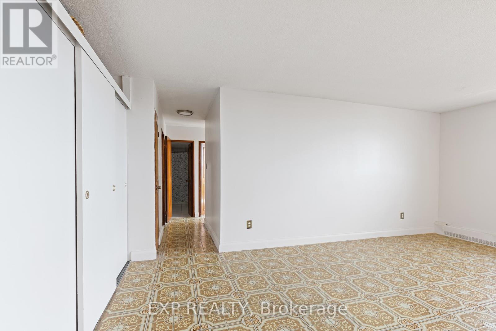2006 - 3390 Weston Road, Toronto, Ontario  M9M 2X3 - Photo 8 - W12383293
