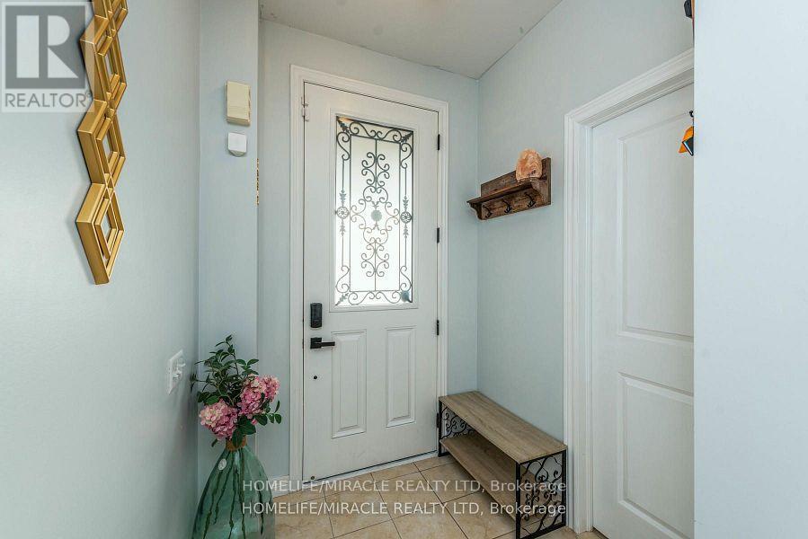 47 Maple Trail Road, Caledon, Ontario  L7C 3Z8 - Photo 4 - W12383334