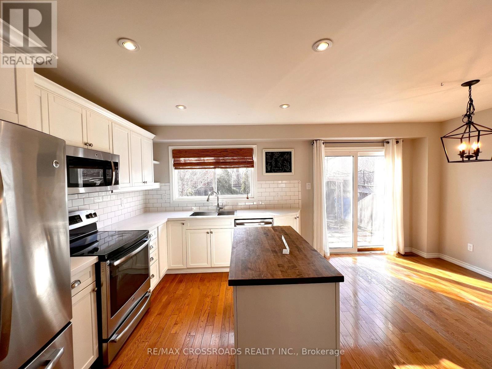 1559 Parish Lane, Oakville, Ontario  L6M 2Z6 - Photo 4 - W12383337