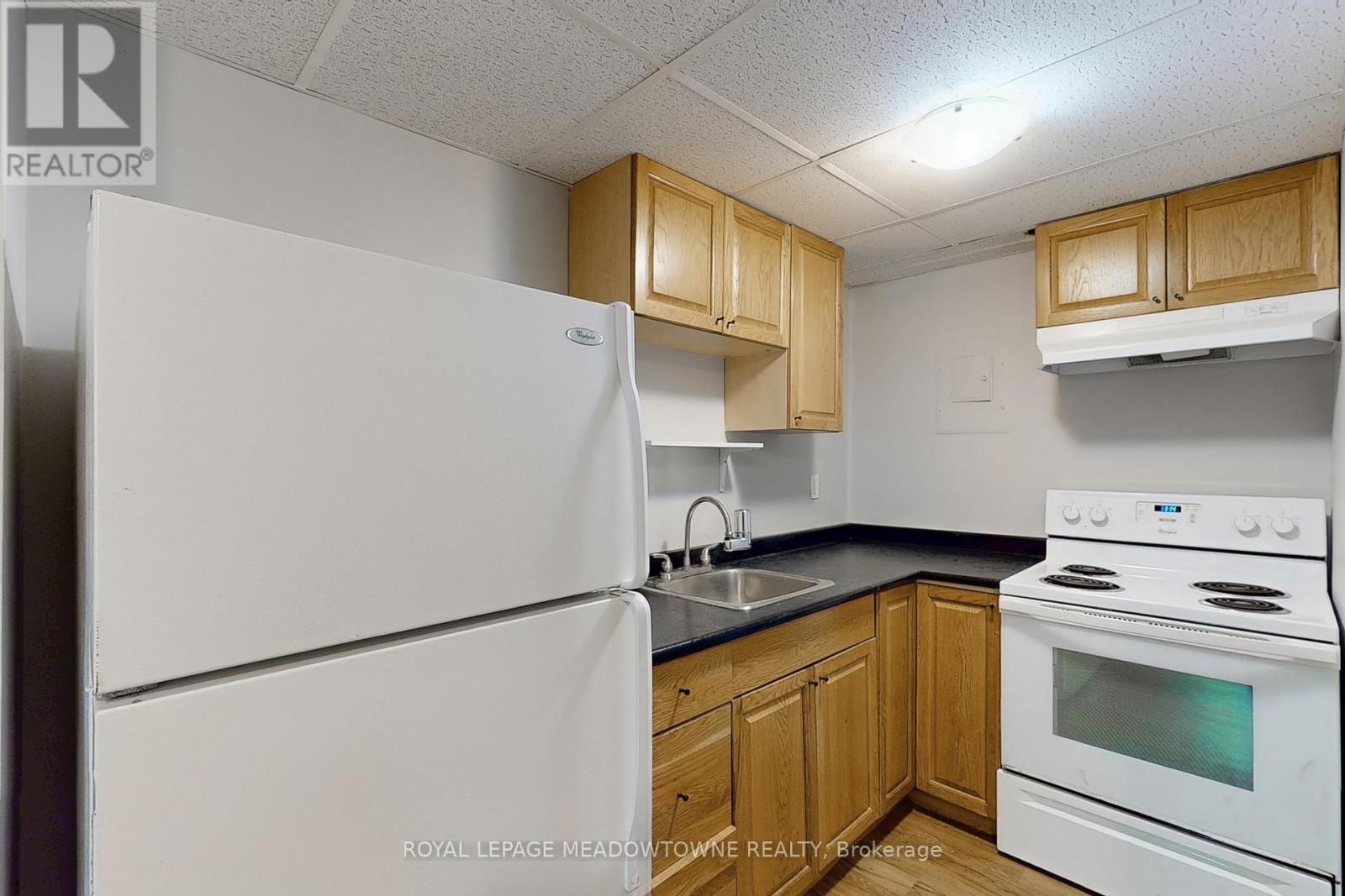 6 - 12 Wesleyan Street, Halton Hills, Ontario  L7G 2E1 - Photo 11 - W12383411