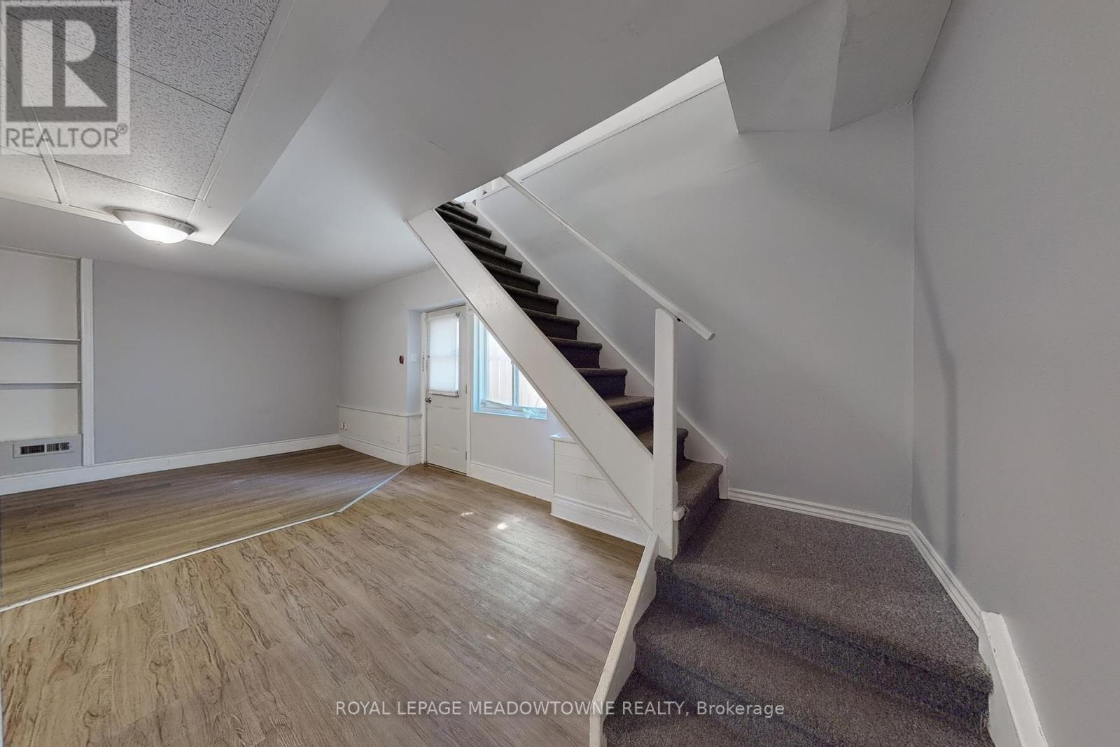 6 - 12 Wesleyan Street, Halton Hills, Ontario  L7G 2E1 - Photo 14 - W12383411