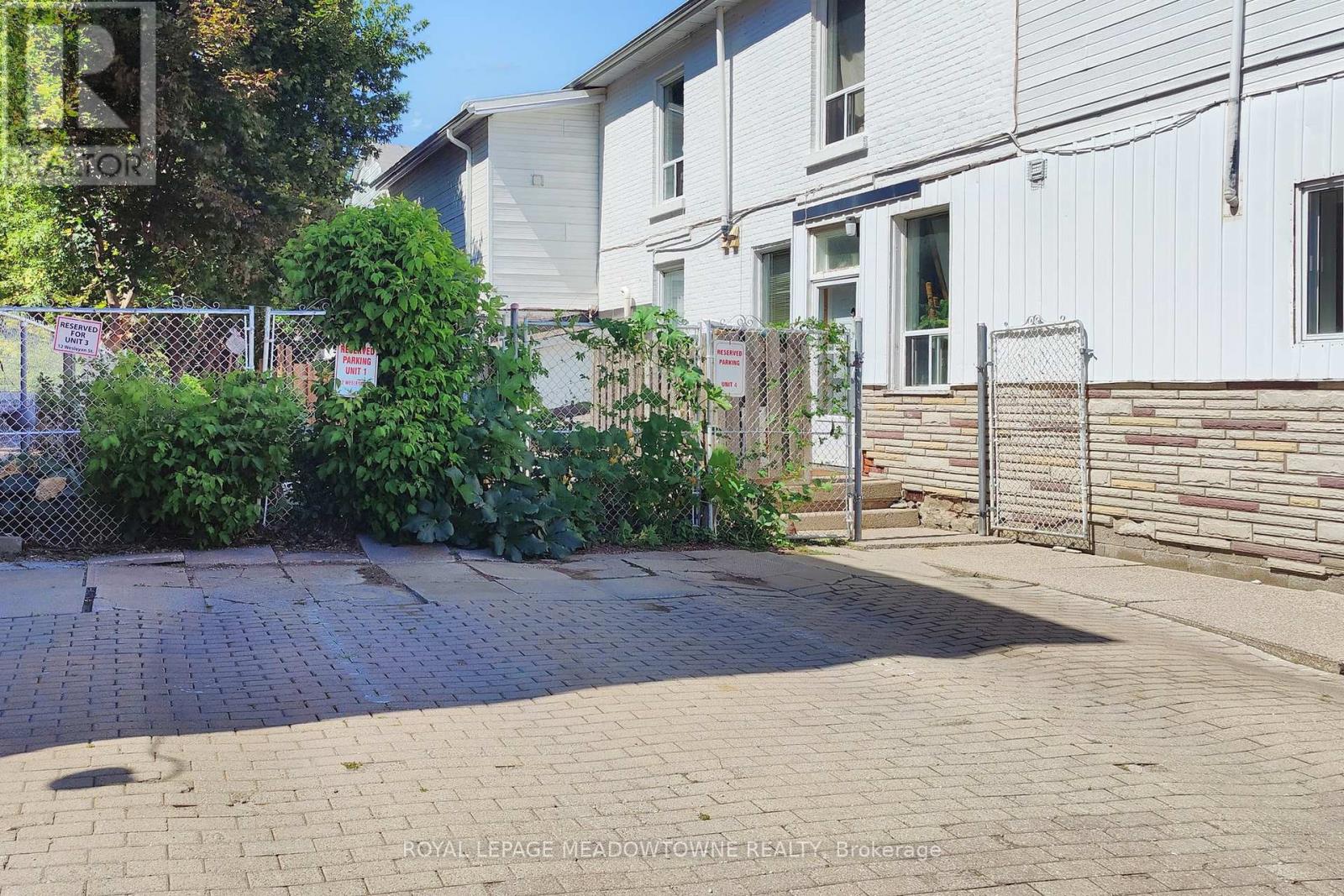6 - 12 Wesleyan Street, Halton Hills, Ontario  L7G 2E1 - Photo 4 - W12383411