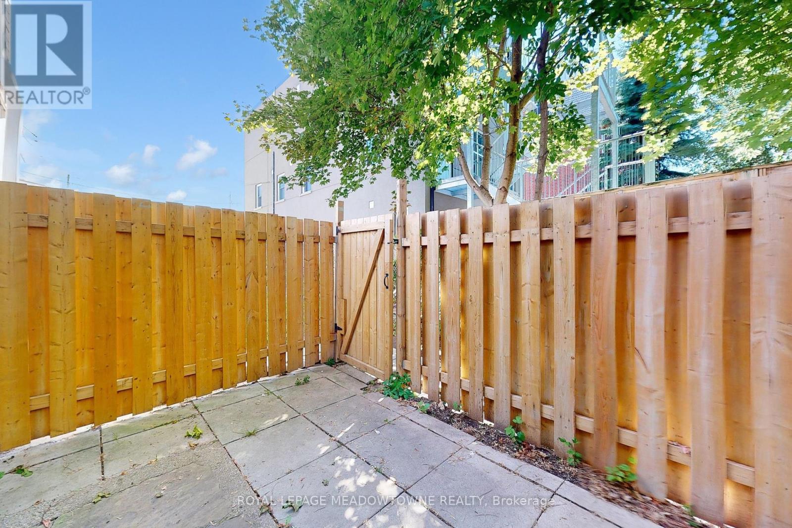 6 - 12 Wesleyan Street, Halton Hills, Ontario  L7G 2E1 - Photo 6 - W12383411