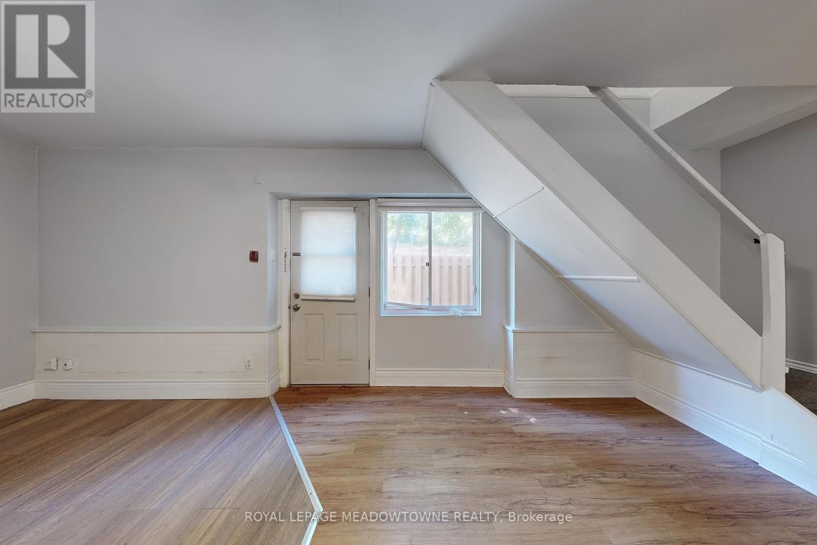 6 - 12 Wesleyan Street, Halton Hills, Ontario  L7G 2E1 - Photo 9 - W12383411