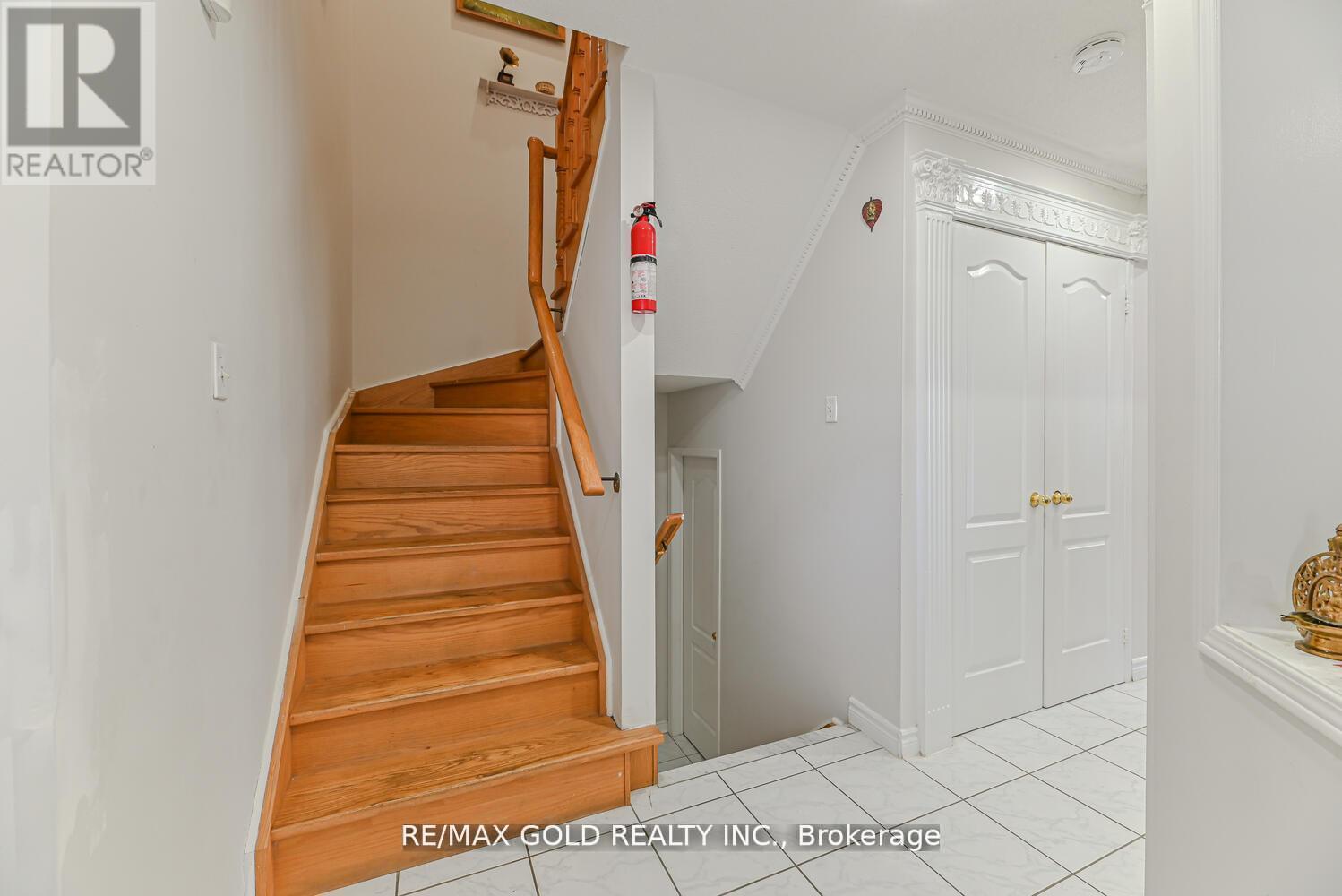 89 Black Forest Drive, Brampton, Ontario  L6R 2E6 - Photo 16 - W12383428