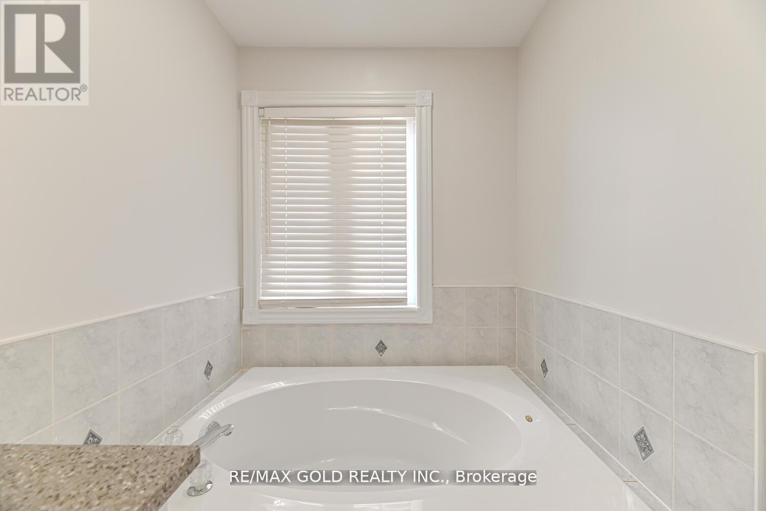 89 Black Forest Drive, Brampton, Ontario  L6R 2E6 - Photo 22 - W12383428