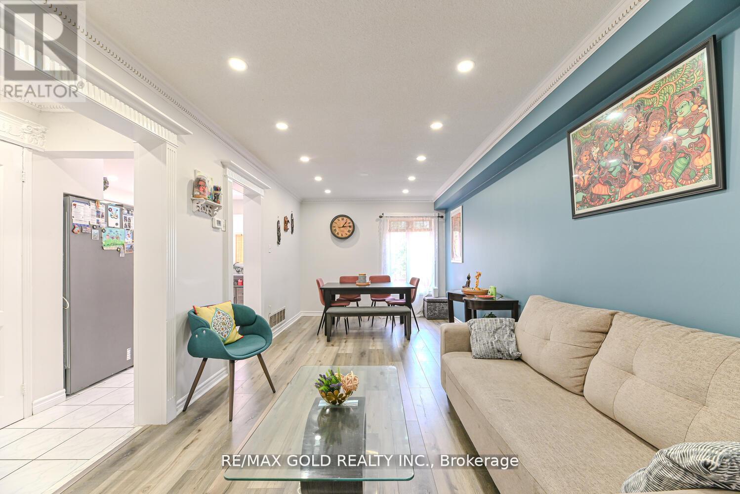 89 Black Forest Drive, Brampton, Ontario  L6R 2E6 - Photo 6 - W12383428