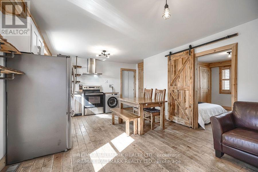 Main - 6 Thirty First Street, Toronto, Ontario  M8W 3E8 - Photo 18 - W12383448