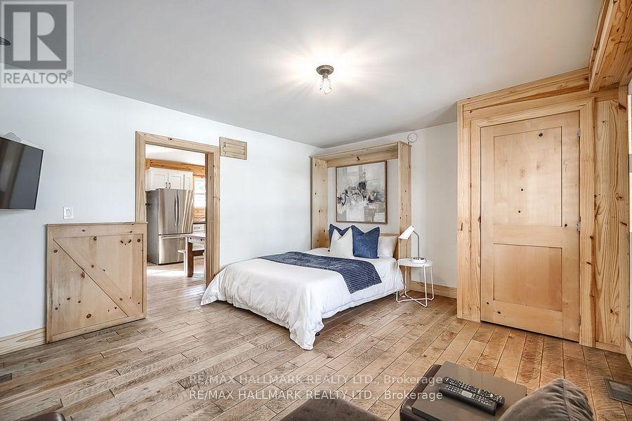 Main - 6 Thirty First Street, Toronto, Ontario  M8W 3E8 - Photo 6 - W12383448