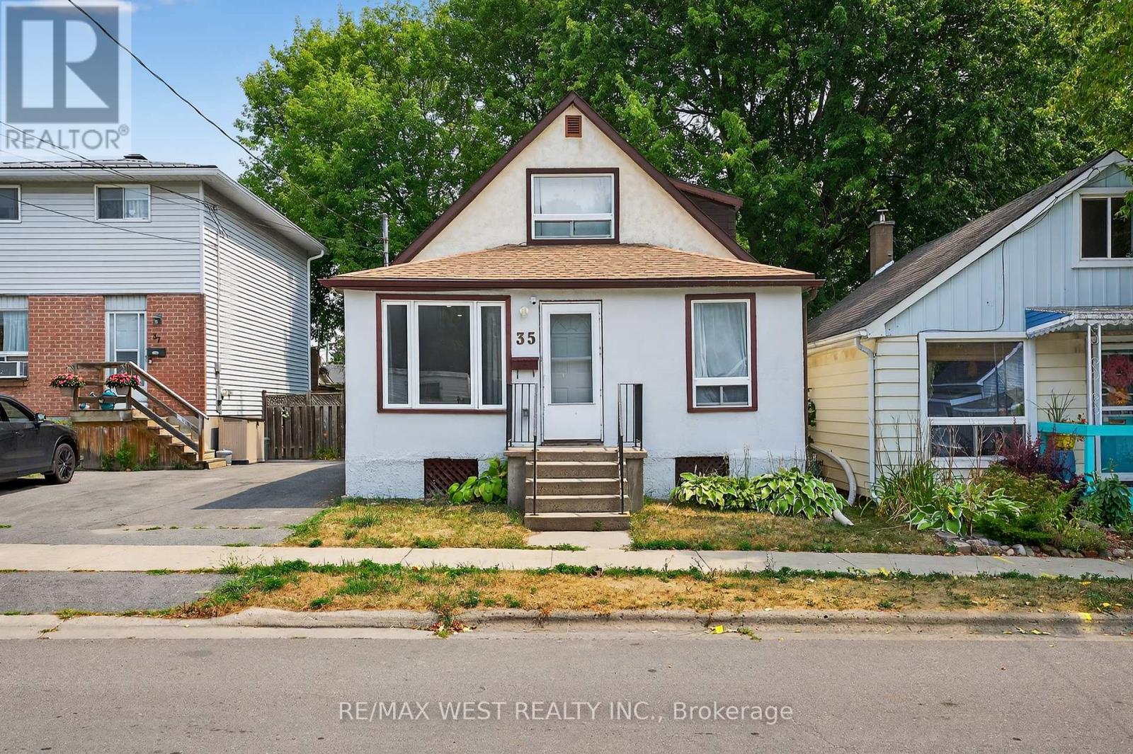 35 Kingscourt Avenue, Kingston (East Of Sir John A. Blvd), Ontario  K7K 4N6 - Photo 1 - X12383273