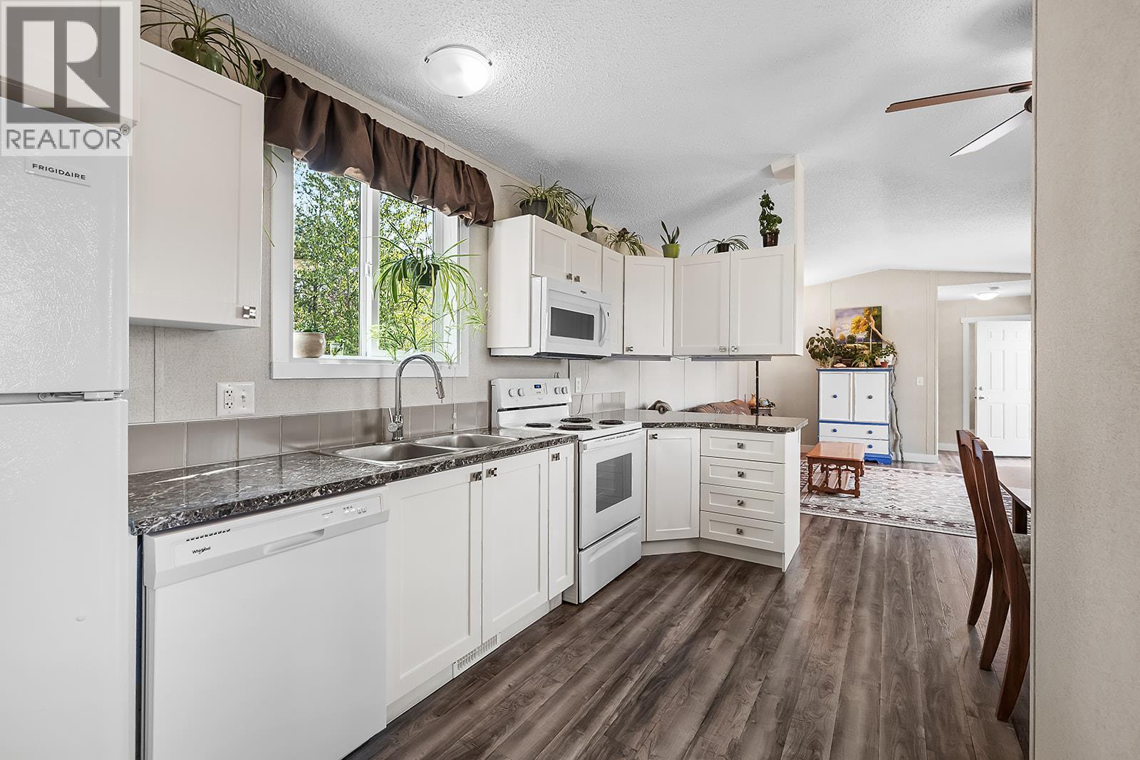 7306 Bertrand Road, Jaffray, British Columbia  V0B 1T0 - Photo 9 - 10360790