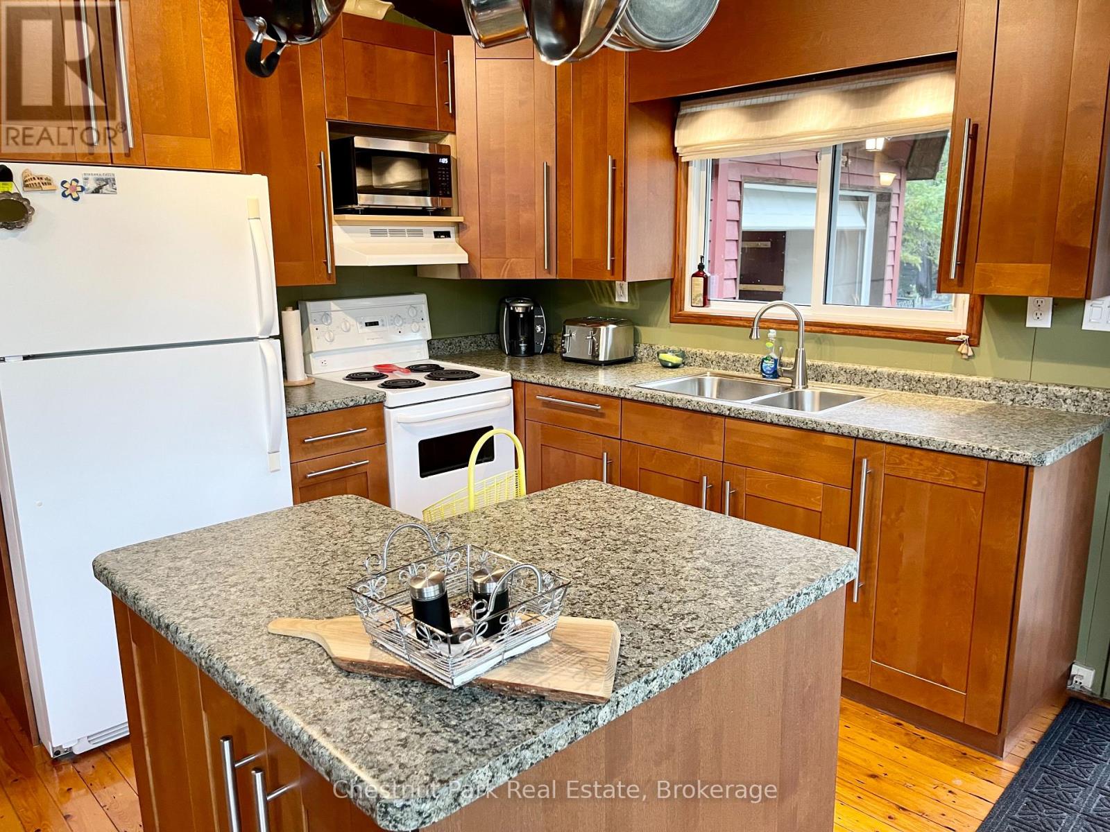 72 59th Street S, Wasaga Beach, Ontario  L9Z 1V8 - Photo 10 - S12383631