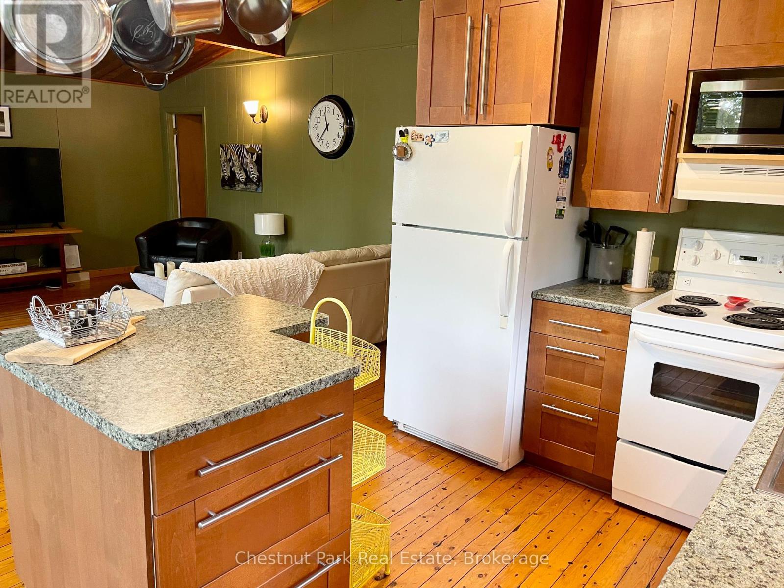 72 59th Street S, Wasaga Beach, Ontario  L9Z 1V8 - Photo 12 - S12383631