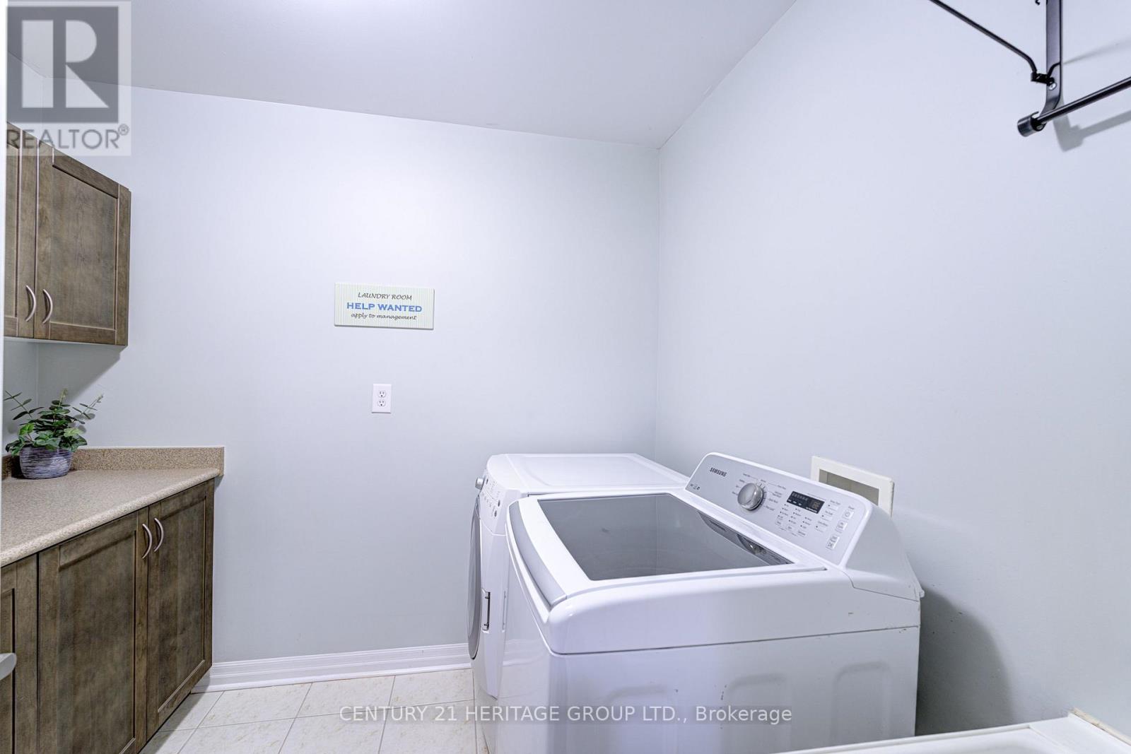 1406 Marshall Crescent, Milton, Ontario  L9T 6T9 - Photo 32 - W12270553