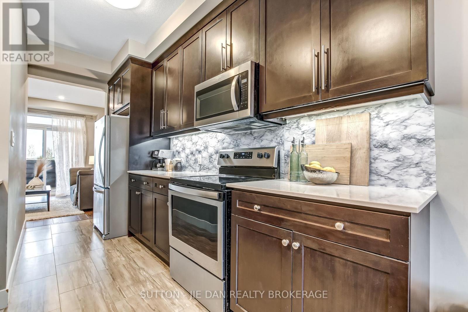 236 - 1960 Dalmagarry Road, London North (North E), Ontario  N6G 0T8 - Photo 10 - X12383608