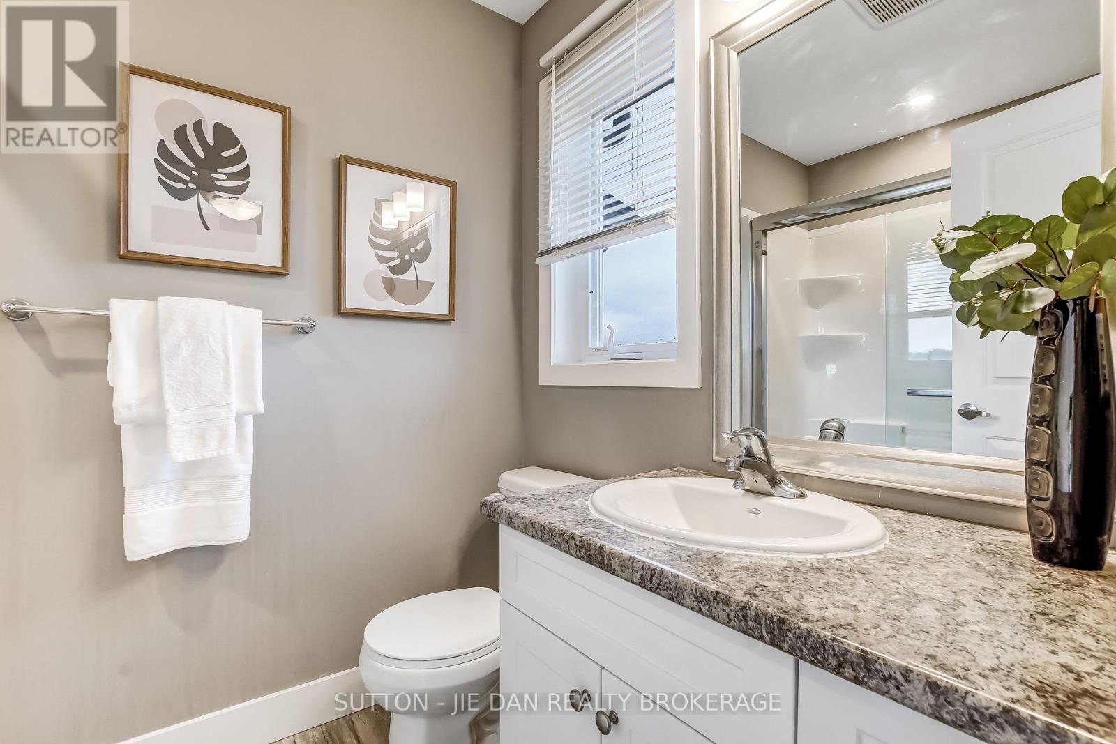 236 - 1960 Dalmagarry Road, London North (North E), Ontario  N6G 0T8 - Photo 17 - X12383608