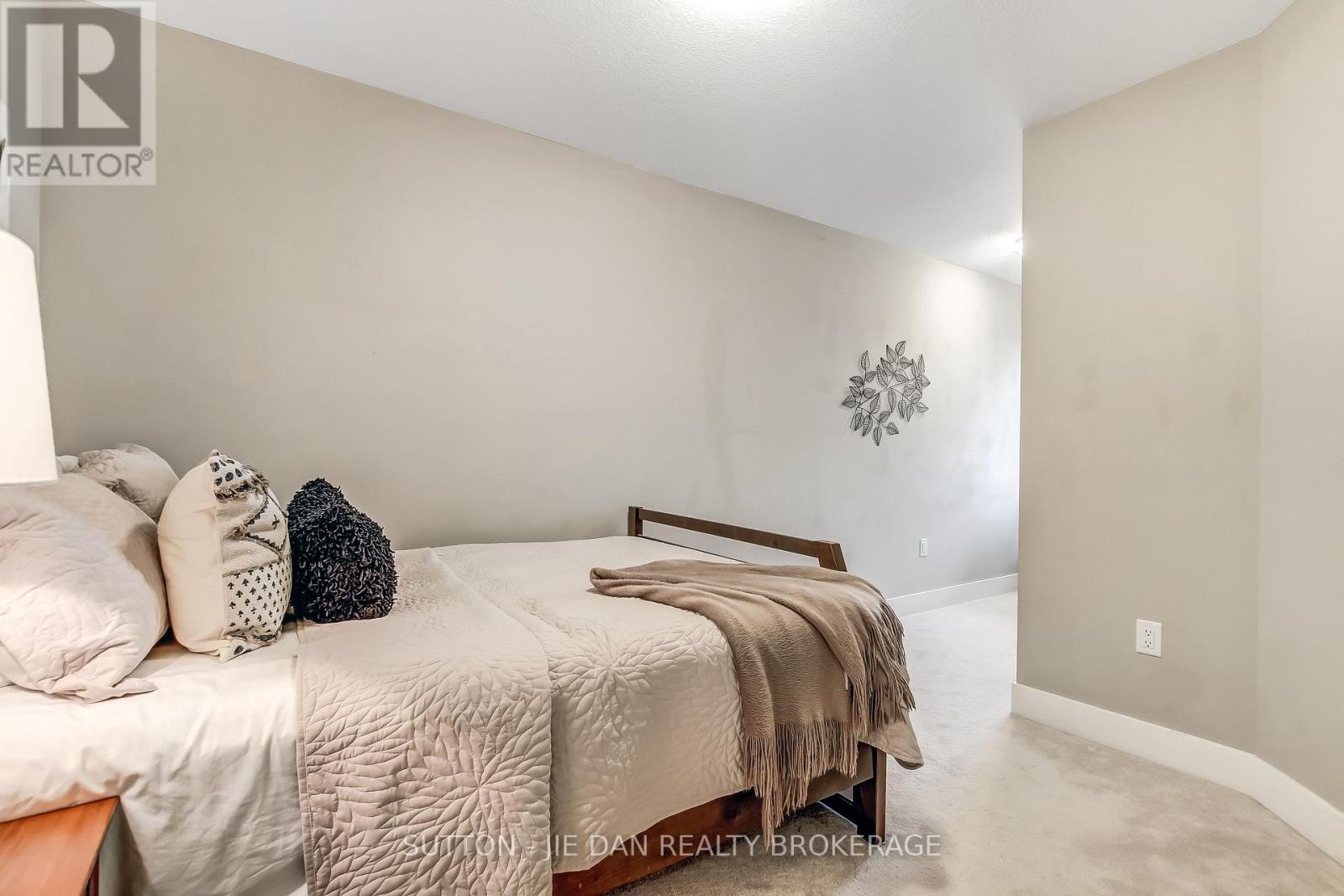 236 - 1960 Dalmagarry Road, London North (North E), Ontario  N6G 0T8 - Photo 20 - X12383608
