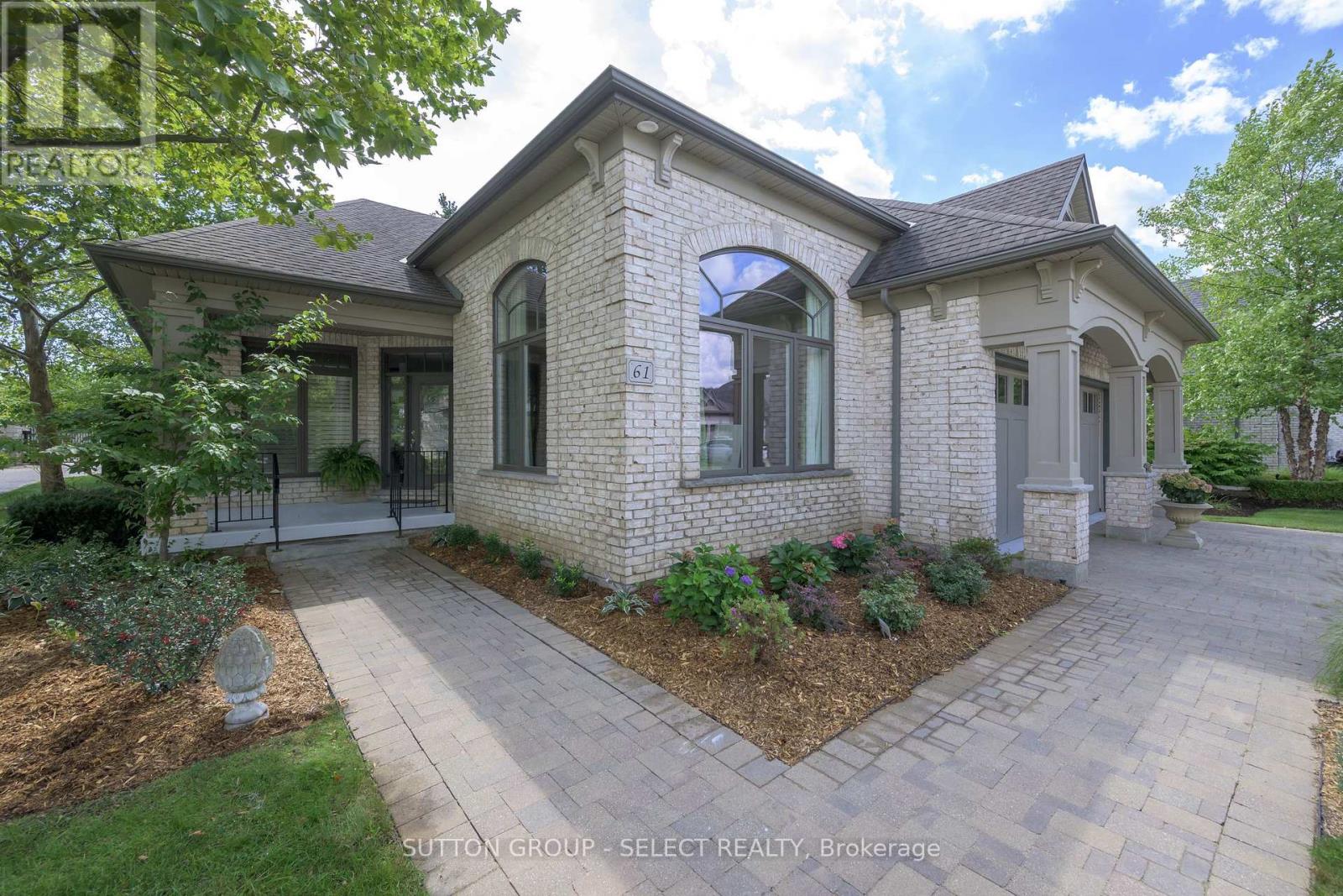 61 - 2014 Valleyrun Boulevard, London North (North R), Ontario  N6G 5N8 - Photo 2 - X12383634