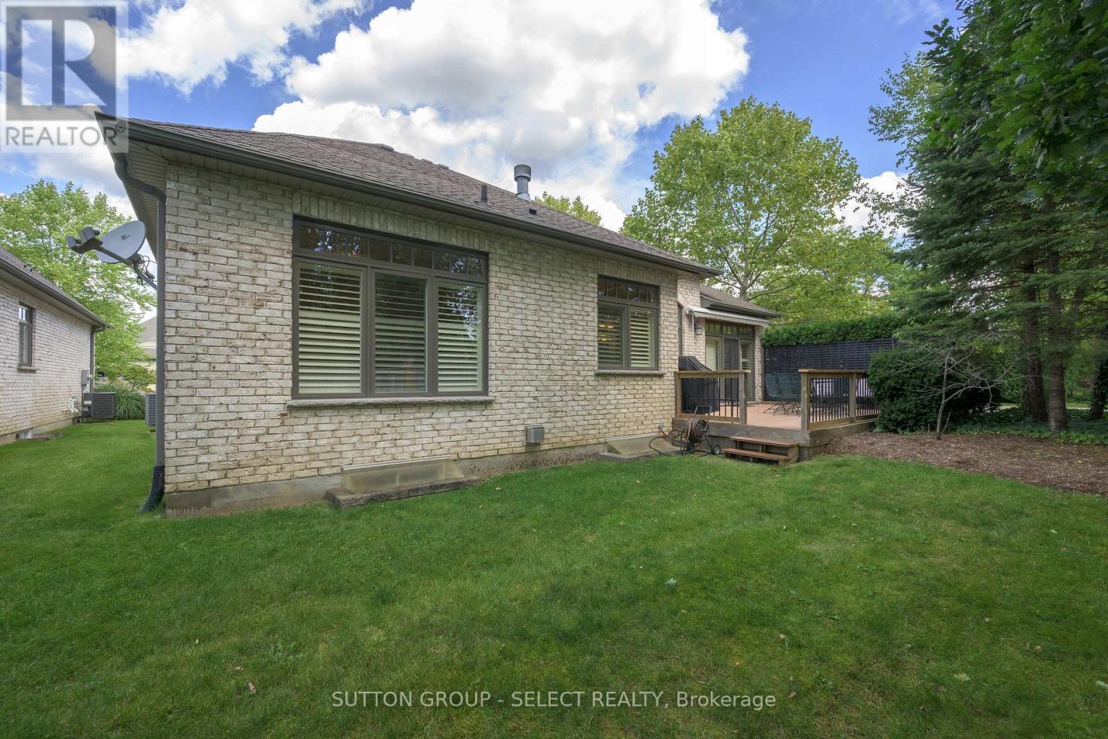 61 - 2014 Valleyrun Boulevard, London North (North R), Ontario  N6G 5N8 - Photo 37 - X12383634