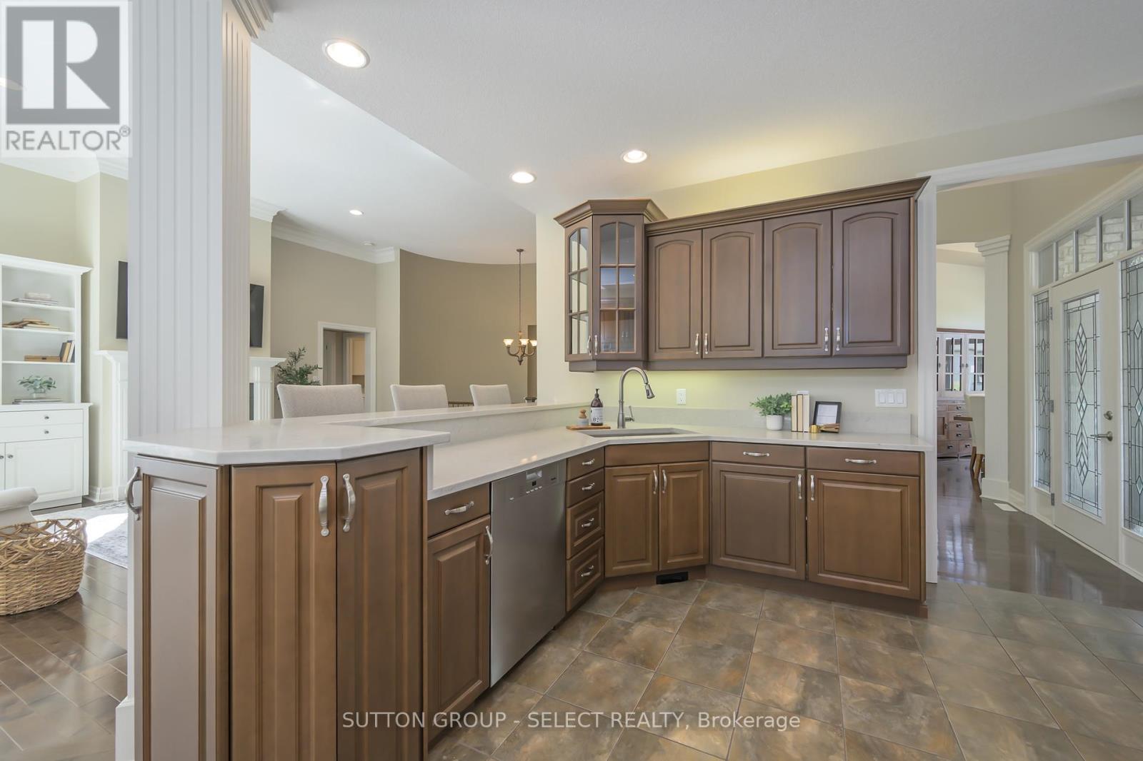 61 - 2014 Valleyrun Boulevard, London North (North R), Ontario  N6G 5N8 - Photo 7 - X12383634