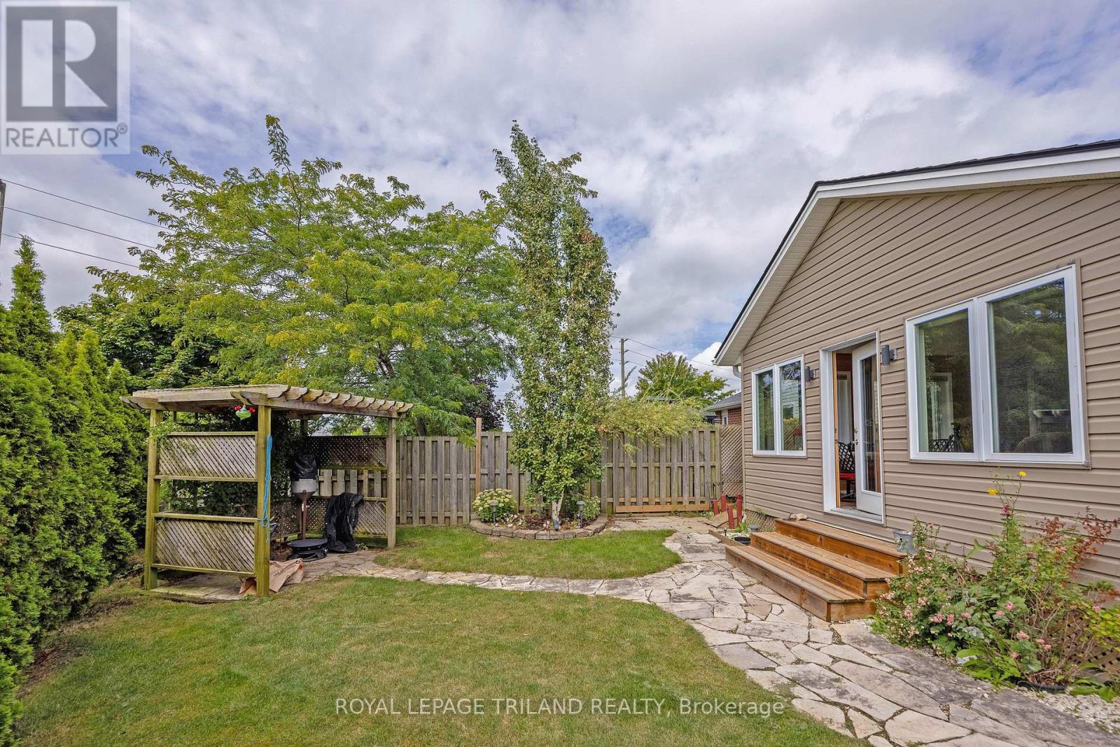 18 Coleman Court, St. Thomas, Ontario  N5R 0A5 - Photo 33 - X12383710