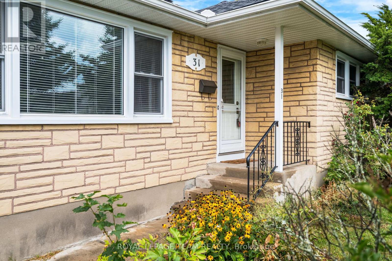 31 Savuto Way Street, Ottawa, Ontario  K2G 2S9 - Photo 4 - X12383757