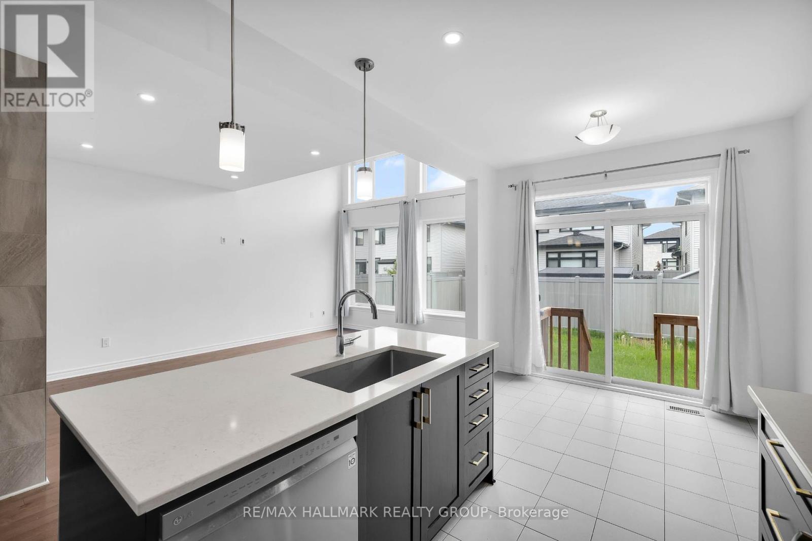276 Big Dipper Street, Ottawa, Ontario  K4M 0J6 - Photo 12 - X12383784