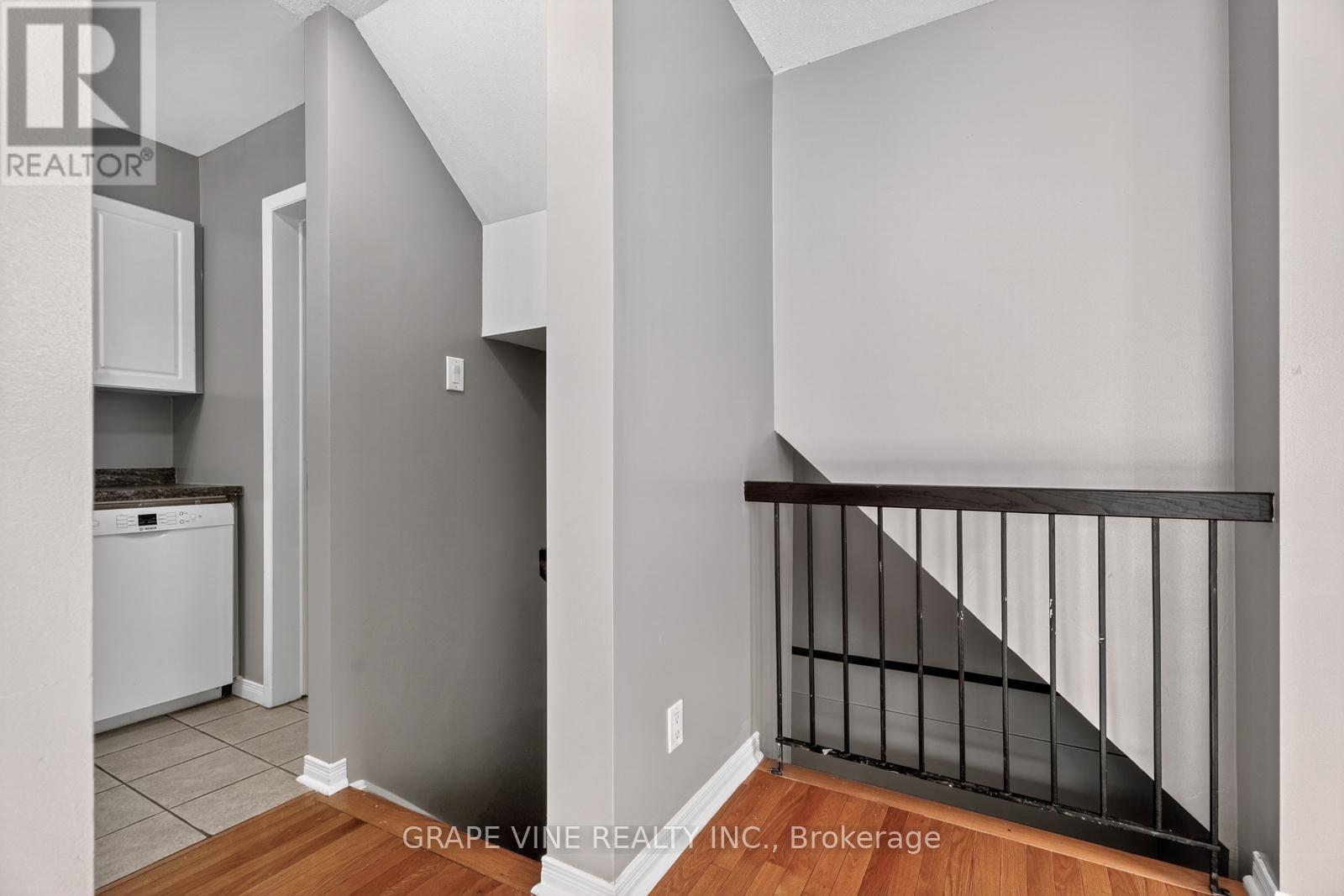 606 Tanguay Court, Ottawa, Ontario  K2L 3X3 - Photo 17 - X12383787