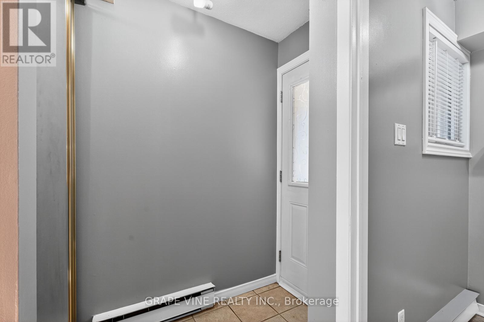 606 Tanguay Court, Ottawa, Ontario  K2L 3X3 - Photo 5 - X12383787