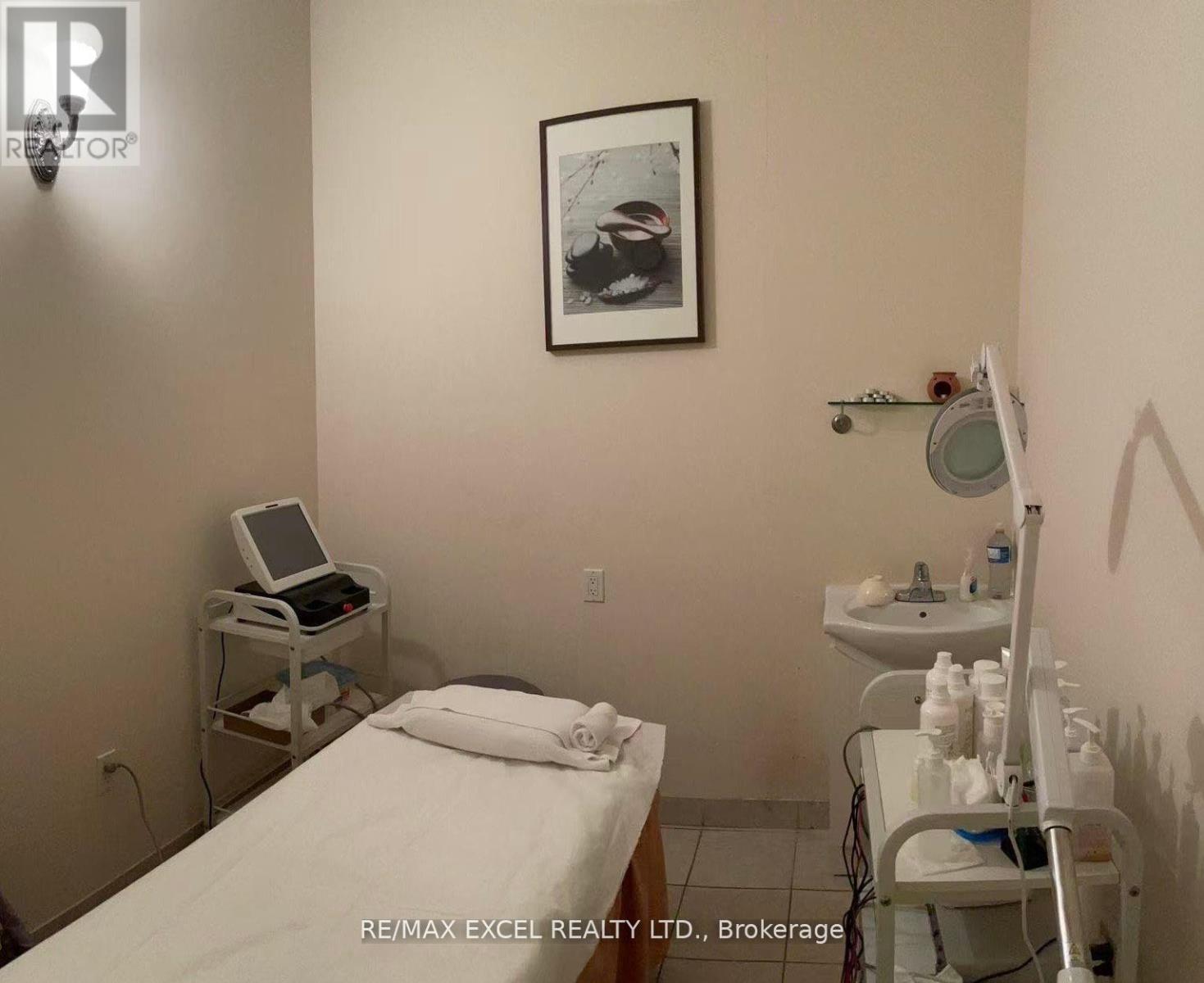 3610 Victoria Park Avenue, Toronto, Ontario  M2H 3B2 - Photo 4 - C12383491