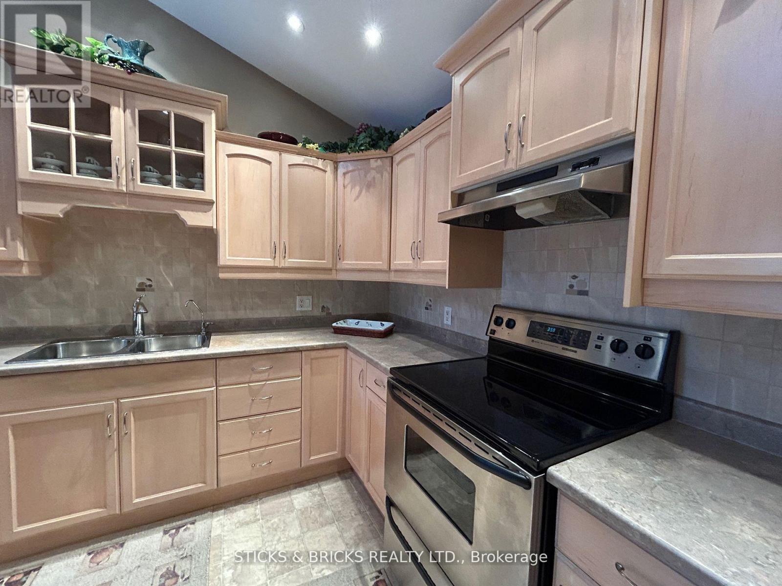 12 - 3241 Montrose Road, Niagara Falls, Ontario  L2H 3L3 - Photo 15 - X12383793
