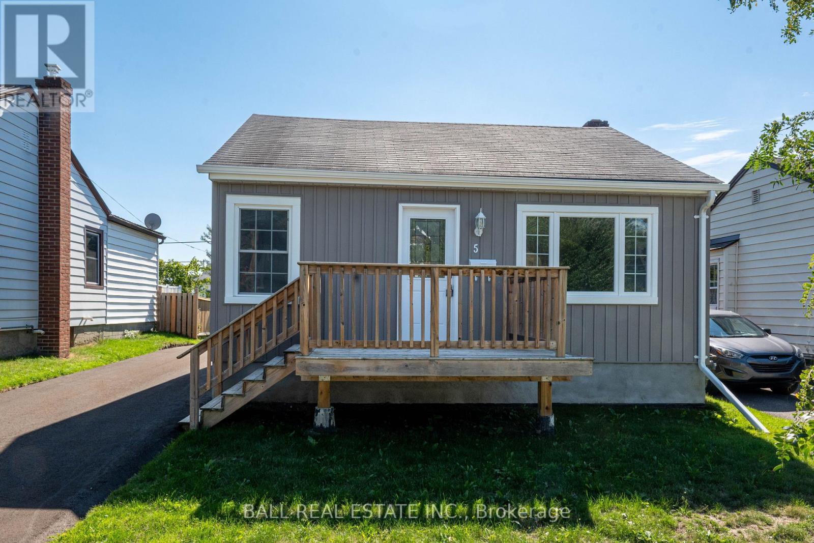 5 Wallace Street, Peterborough, Ontario  K9H 1A8 - Photo 2 - X12383605