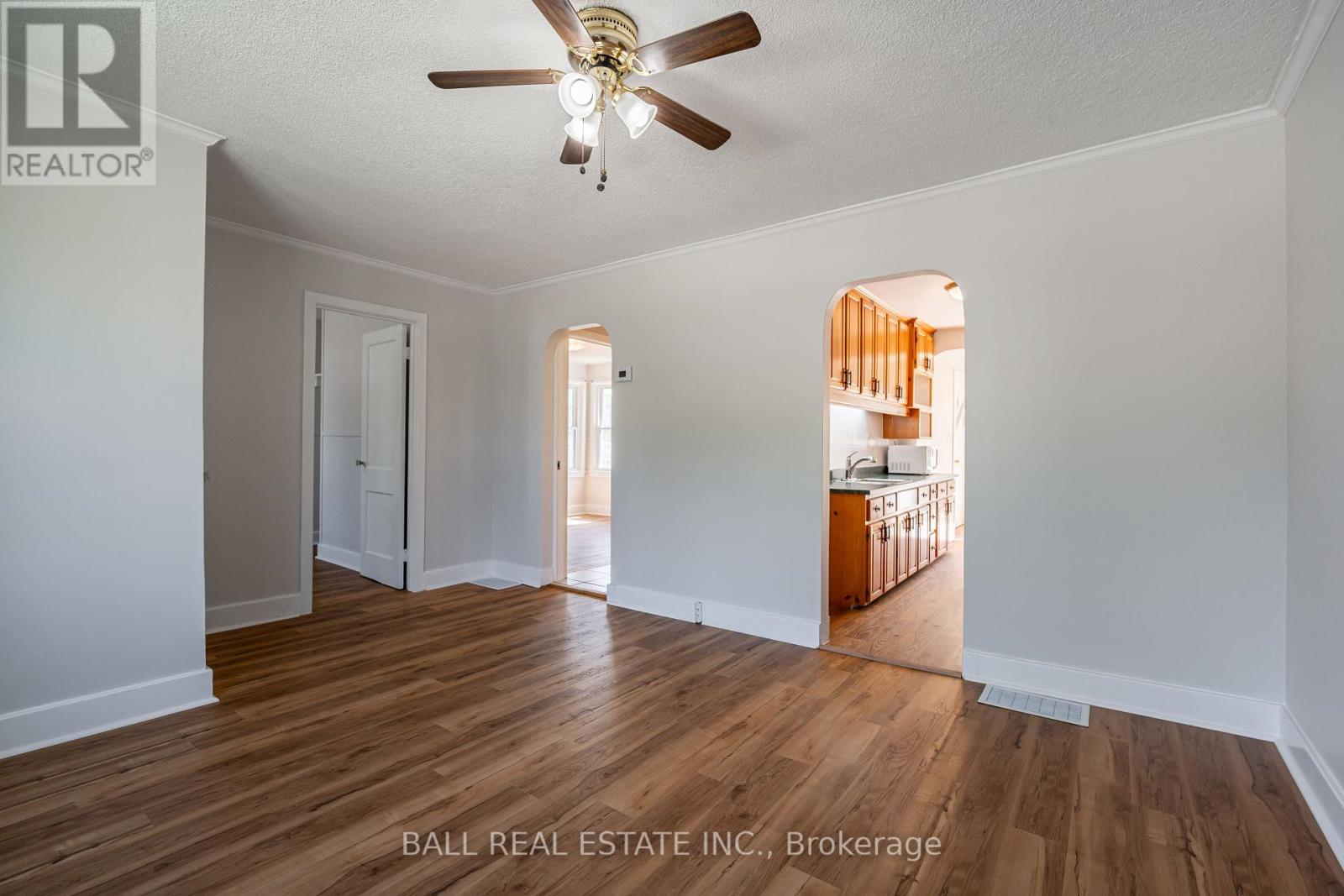 5 Wallace Street, Peterborough, Ontario  K9H 1A8 - Photo 7 - X12383605