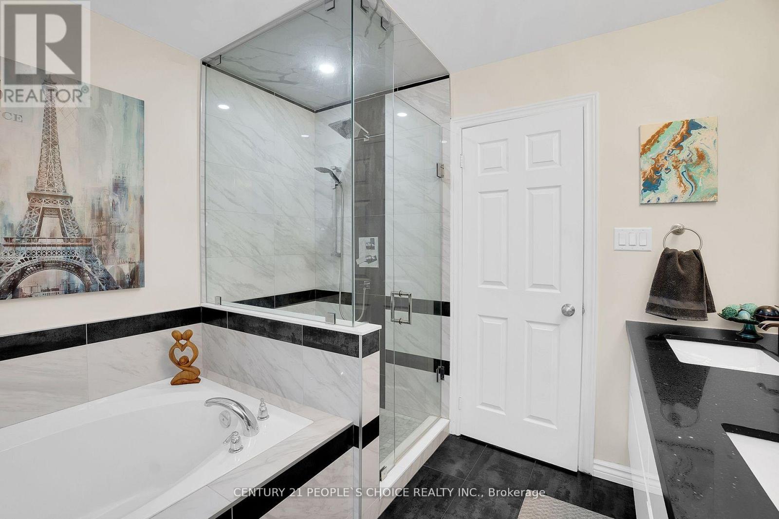 160 Carrier Crescent, Vaughan (Patterson), Ontario  L6A 0T2 - Photo 13 - N12383578
