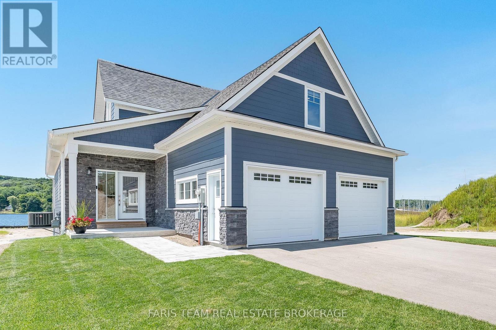 38 Magazine Street, Penetanguishene, Ontario  L9M 0W7 - Photo 5 - S12383549