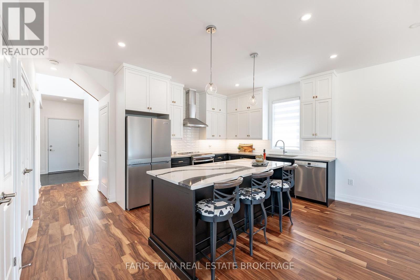 38 Magazine Street, Penetanguishene, Ontario  L9M 0W7 - Photo 9 - S12383549