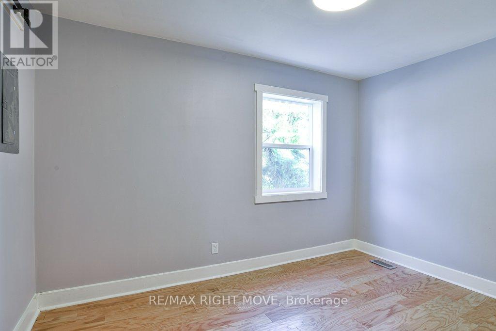 299 Mary Street, Orillia, Ontario  L3V 3E9 - Photo 11 - S12383554