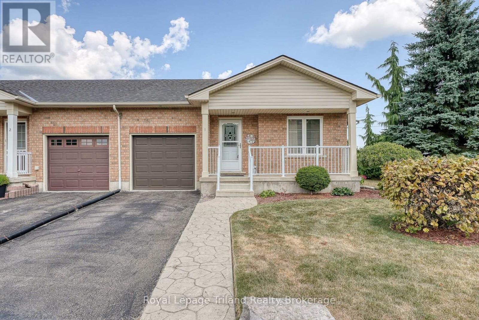 1 - 54 Garden Avenue, Brantford, Ontario  N3S 0A1 - Photo 1 - X12383632
