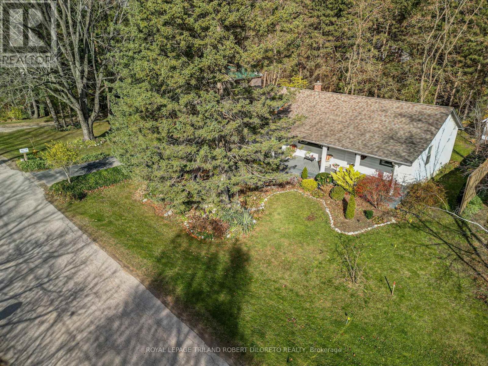 11 Elmhurst Street, Middlesex Centre, Ontario  N0L 1R0 - Photo 3 - X12136787