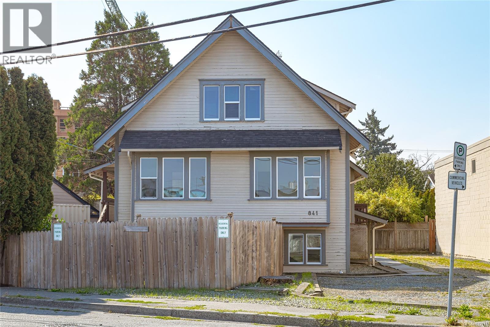 Property at 841 Viewfield Rd image 1