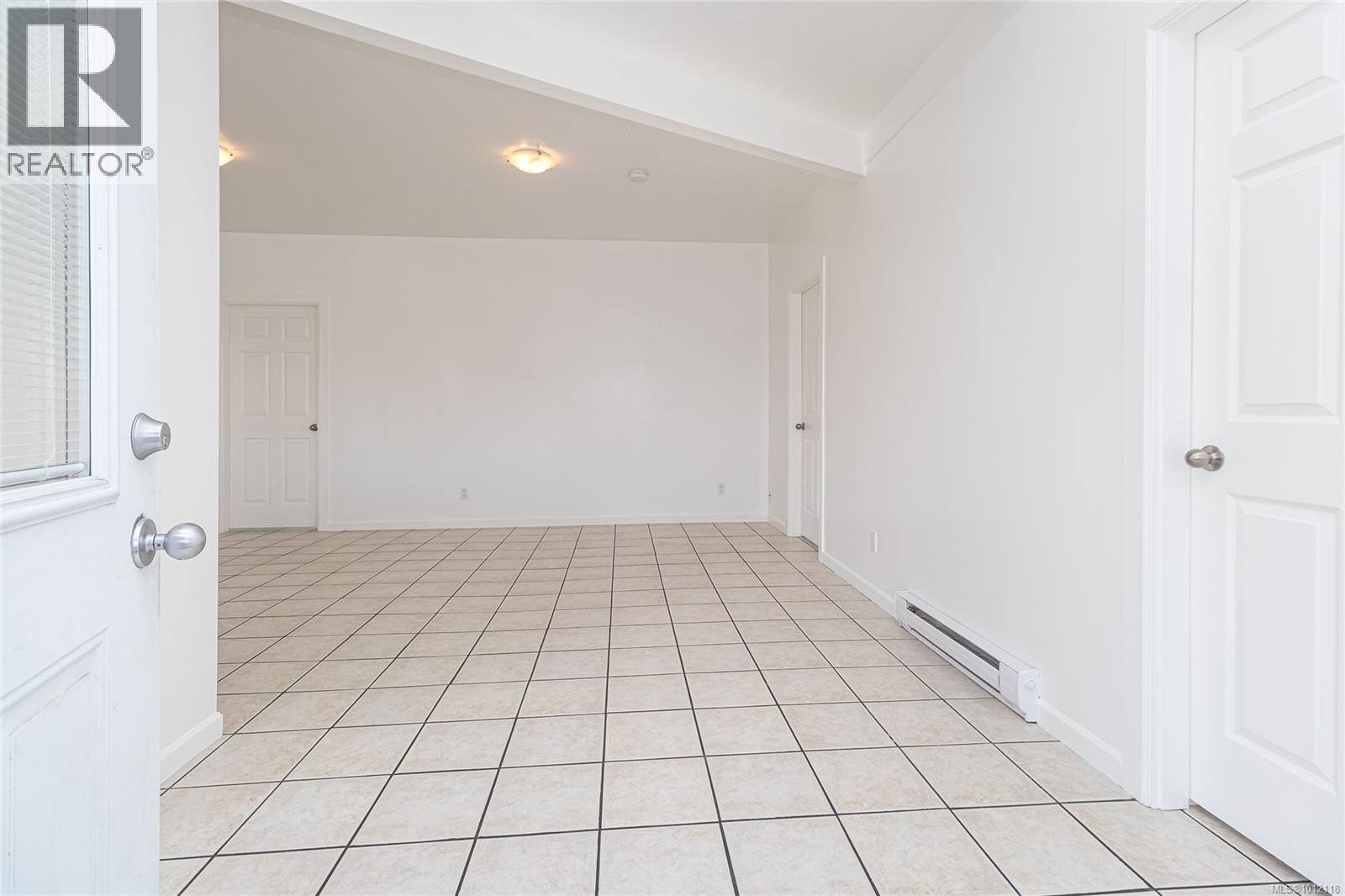 Property at 841 Viewfield Rd image 5