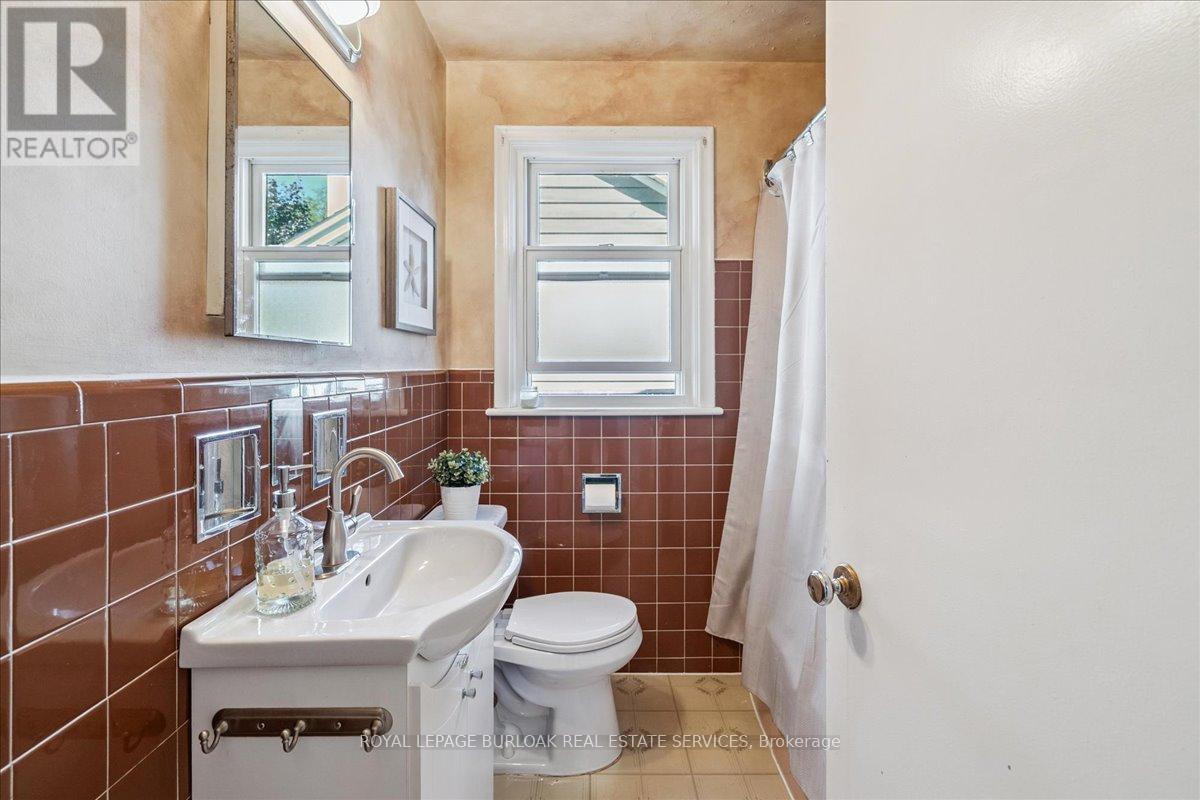 1424 Alfred Crescent, Burlington (Brant), Ontario  L7S 1K7 - Photo 10 - W12383486