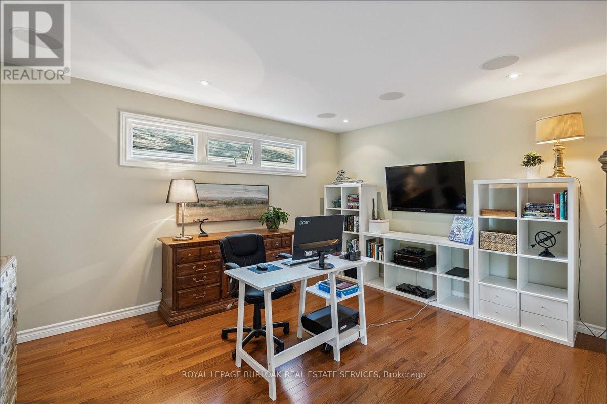 1424 Alfred Crescent, Burlington (Brant), Ontario  L7S 1K7 - Photo 14 - W12383486