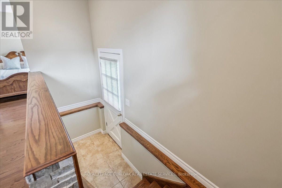 1424 Alfred Crescent, Burlington (Brant), Ontario  L7S 1K7 - Photo 15 - W12383486
