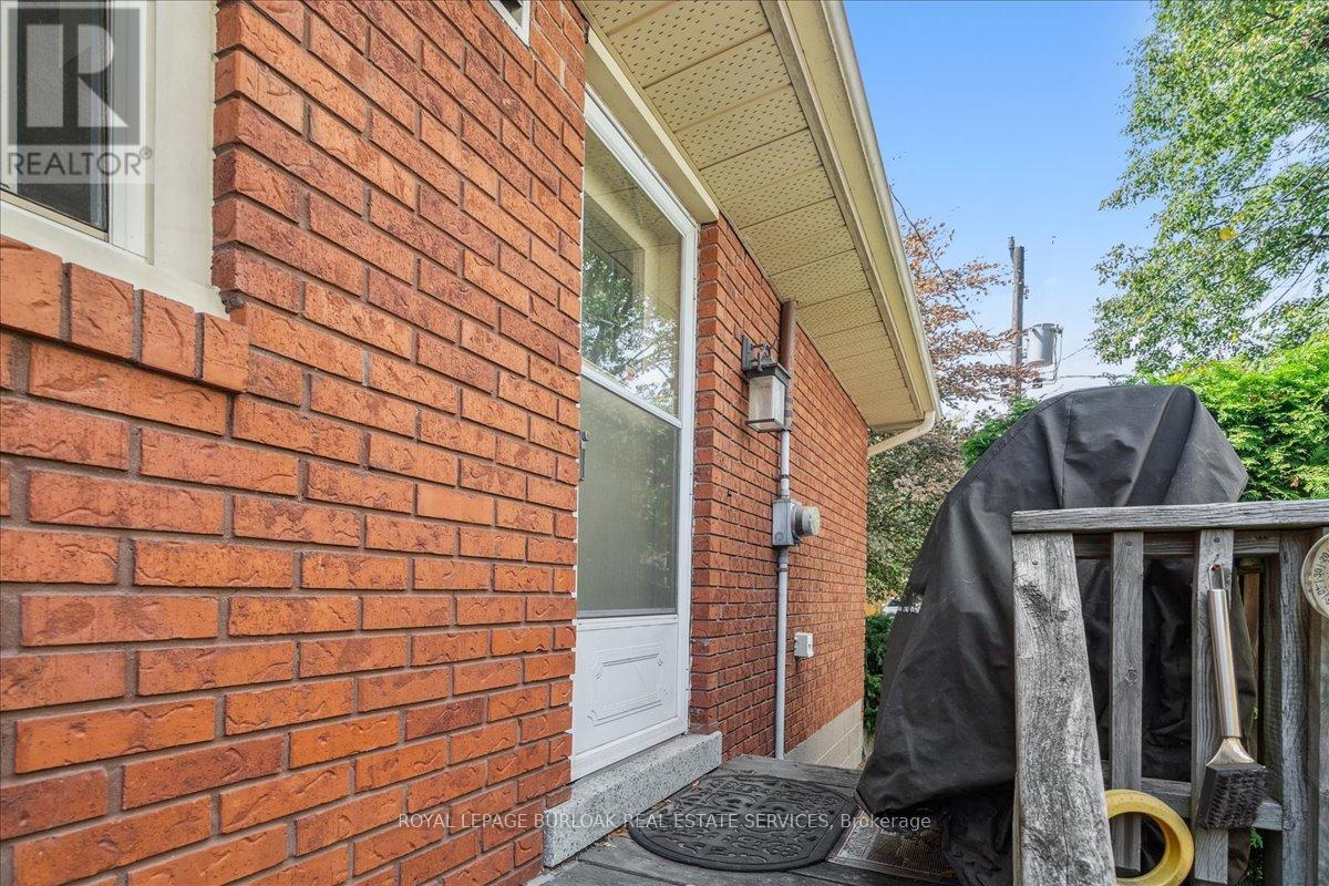 1424 Alfred Crescent, Burlington (Brant), Ontario  L7S 1K7 - Photo 23 - W12383486