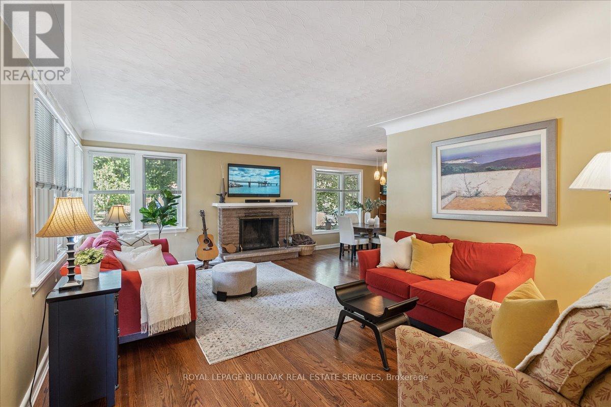 1424 Alfred Crescent, Burlington (Brant), Ontario  L7S 1K7 - Photo 4 - W12383486