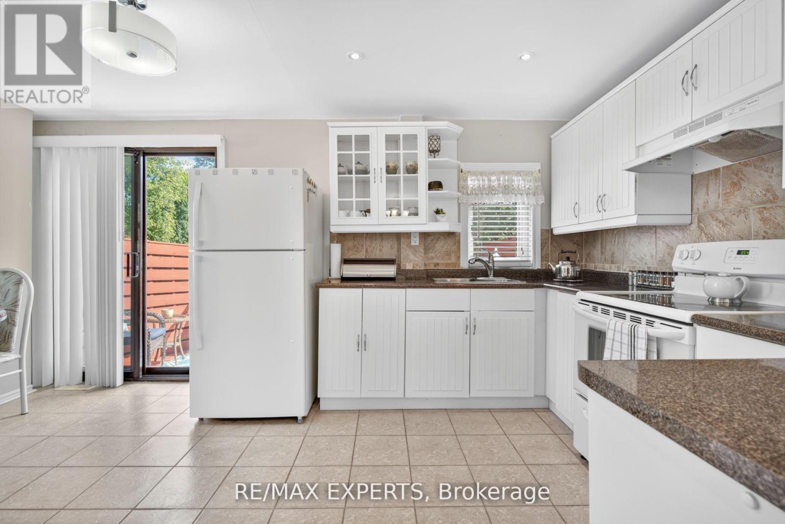 257 John Street, Toronto, Ontario  M9N 1K1 - Photo 14 - W12383513
