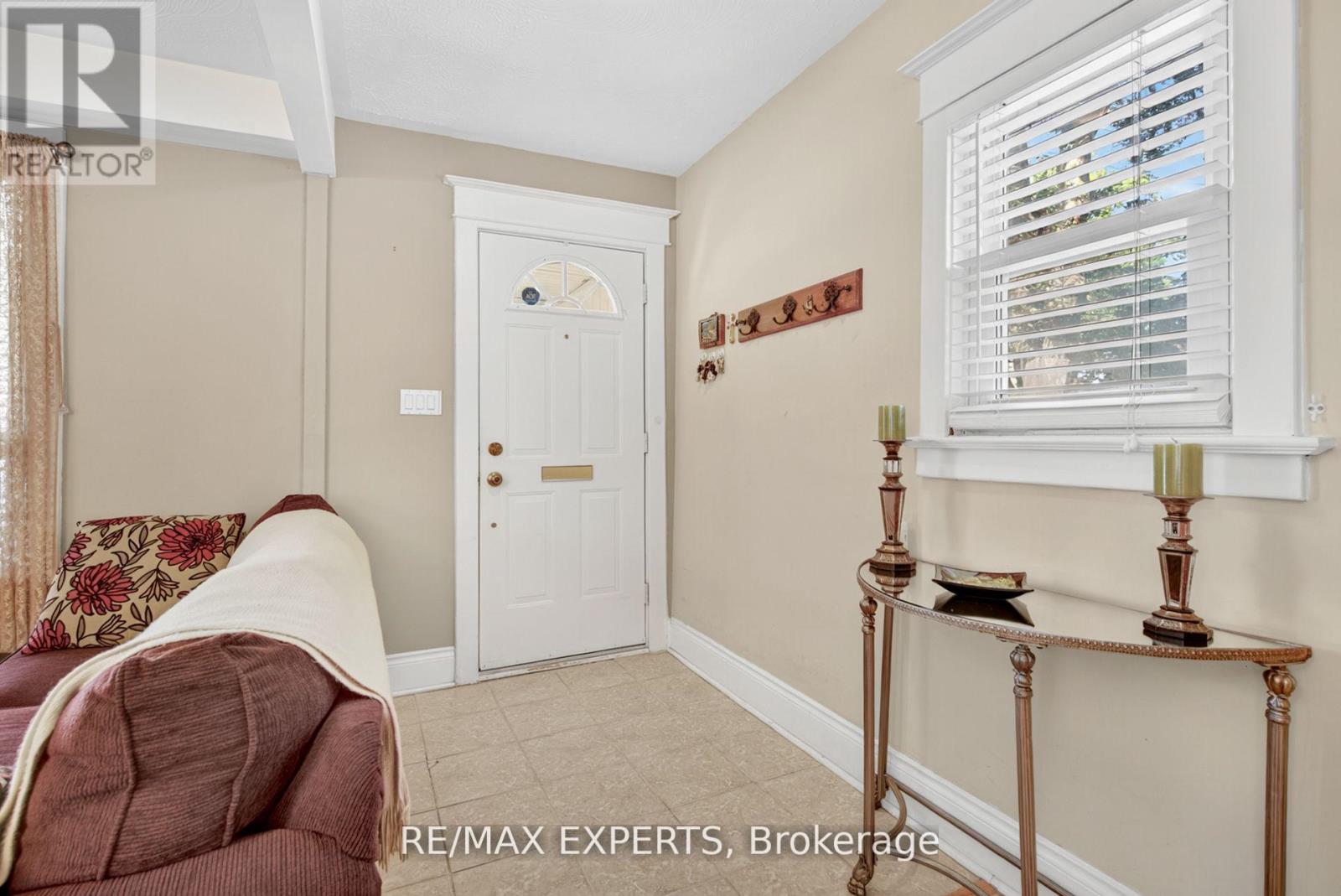 257 John Street, Toronto, Ontario  M9N 1K1 - Photo 5 - W12383513